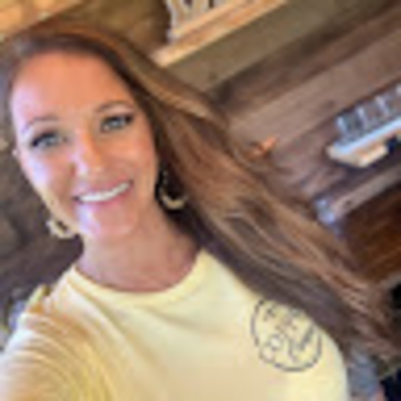 Profile Picture of Natasha Gammon (@coppercoupeco) on Poshmark