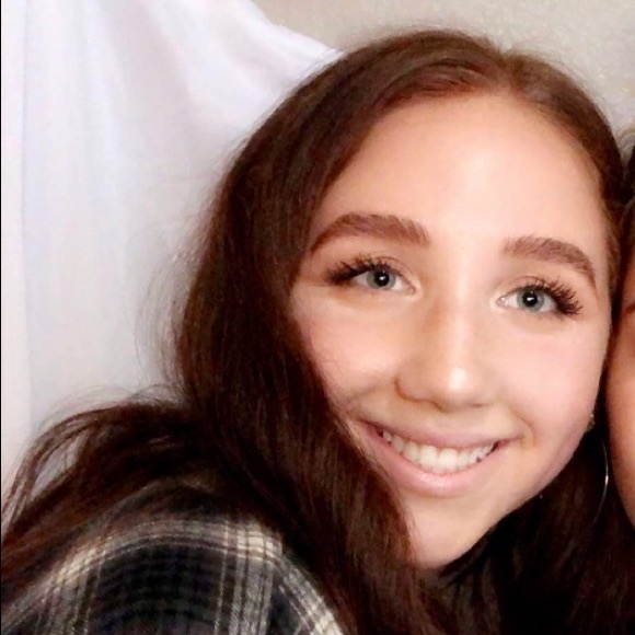 Profile Picture of Kaylee Biergans (@klbierg) on Poshmark