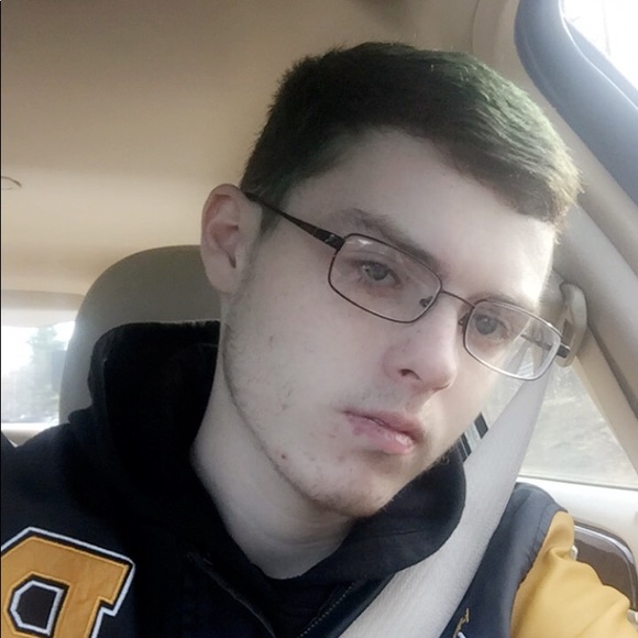 Devyn Mackerer - Poshmark Profile Picture of Devyn Mackerer (@cjdippa1467) on Poshmark