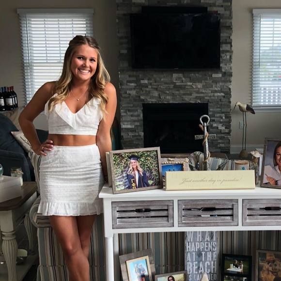 Kylie Allmers - Poshmark Profile Picture of Kylie Allmers (@kylie_allmers) on Poshmark