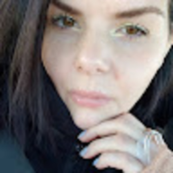 Profile Picture of Amanda Engel (@engelpr20) on Poshmark
