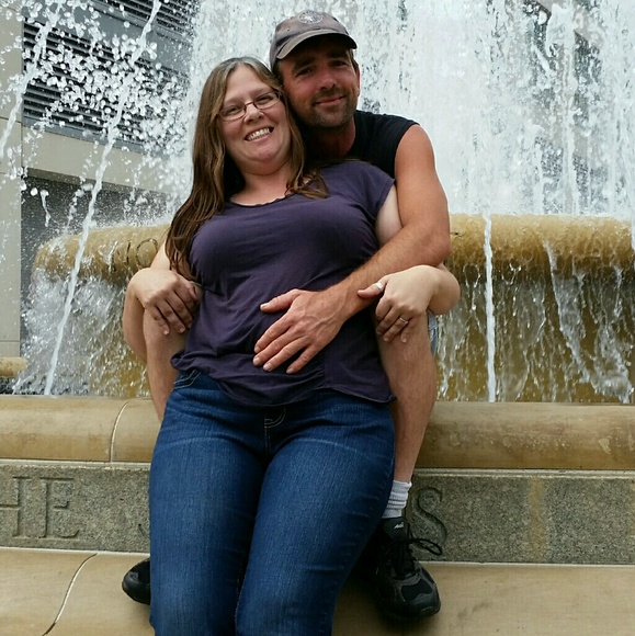 Profile Picture of Angela Rogerson (@lepfan77) on Poshmark