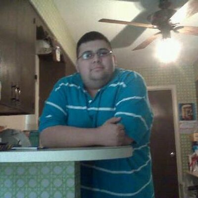 Profile Picture of Robert Sustaita (@xXLADIES_MANXx) on Twitter