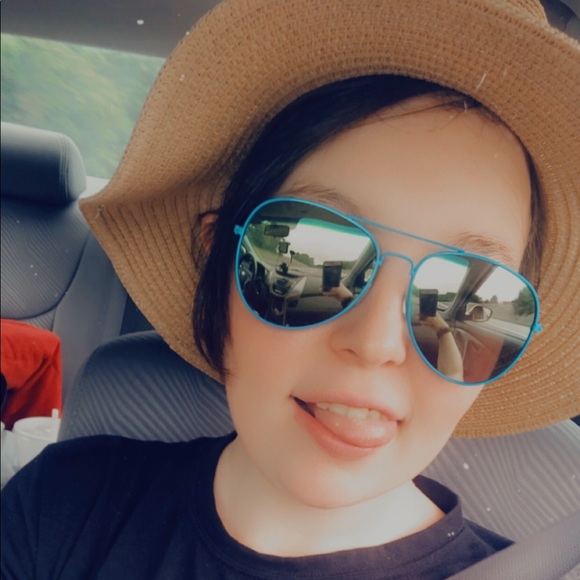 Profile Picture of Sarah Coogan (@sarah_coogan) on Poshmark