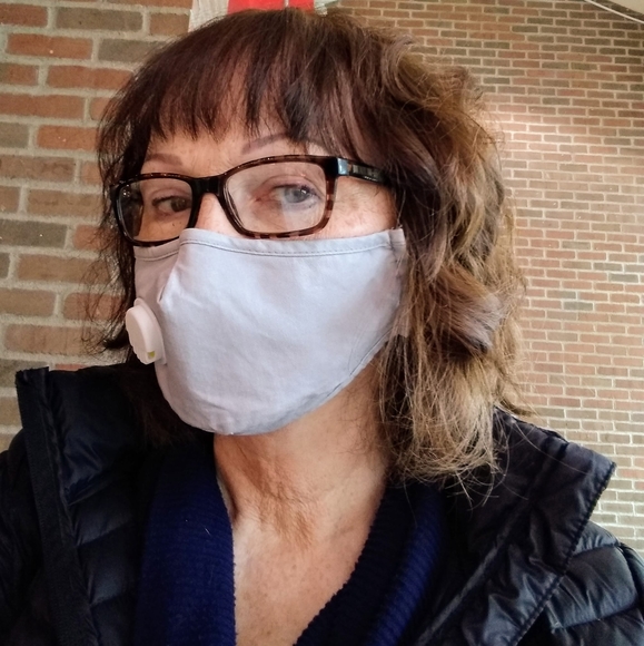 Profile Picture of Linda Blaine (@merrycat7) on Poshmark