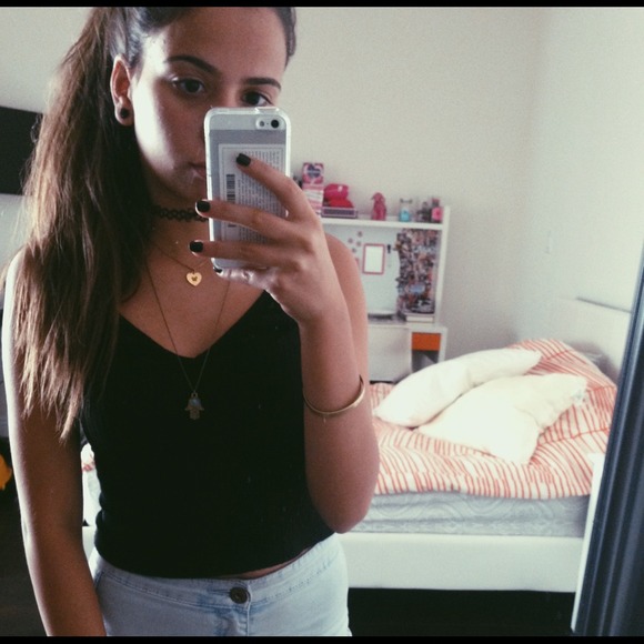 Profile Picture of Danielle Yona (@thatsoodanii) on Poshmark