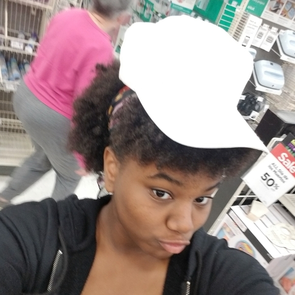 Profile Picture of Kyndall Jubert (@kjube22) on Poshmark
