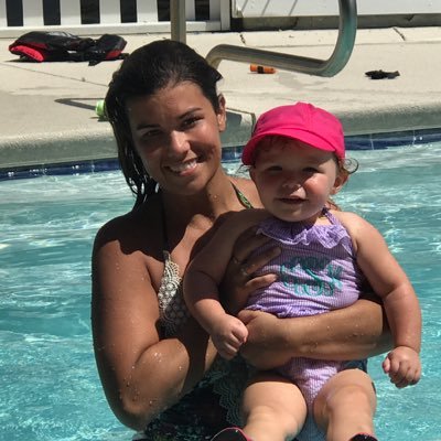 Profile Picture of Lindsey Stuart (@labsher33) on Twitter