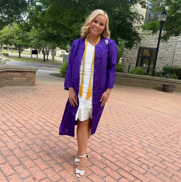 Profile Picture of Lindsey Pastuszynski (@linzp14) on Poshmark