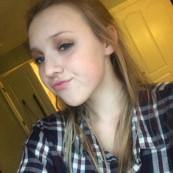 Profile Picture of Rosie Mckinzey (@rosiemckinzeyyy) on Poshmark