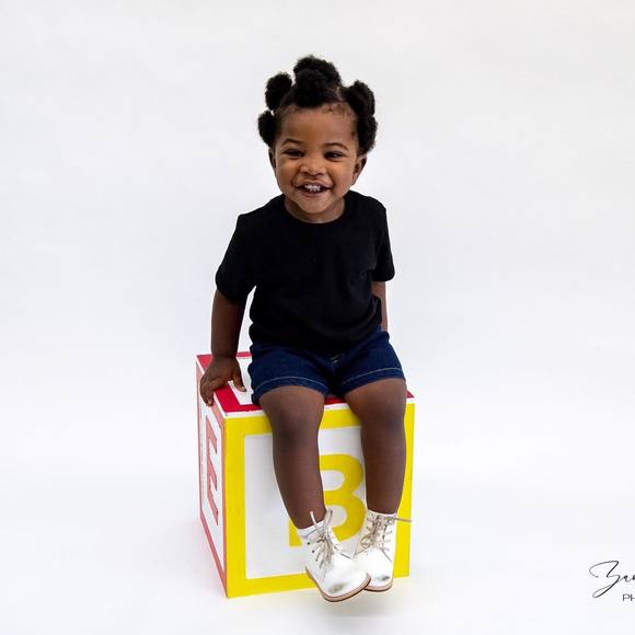 Profile Picture of Davonyae Daniels (@davonyaebeeks) on Poshmark