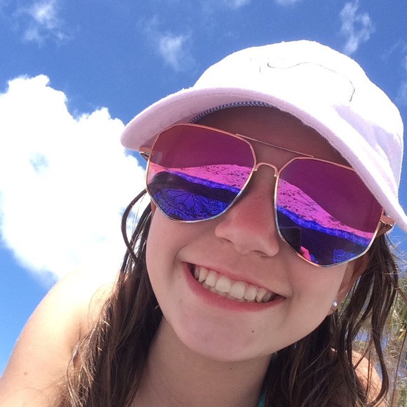 Profile Picture of Lauren Walentynowicz (@laurenwally77) on Poshmark