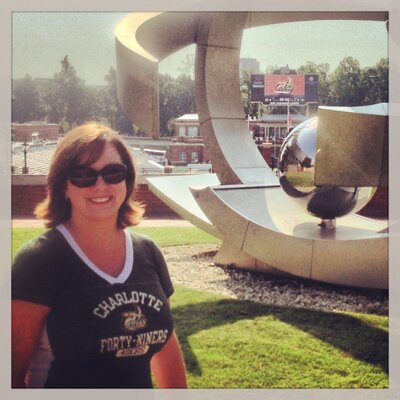 Profile Picture of Crystal Fe. Isenhour (@clfinnc) on Twitter