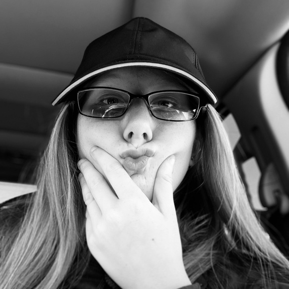 Profile Picture of Alyssa Triplett (@blxssom_) on Poshmark