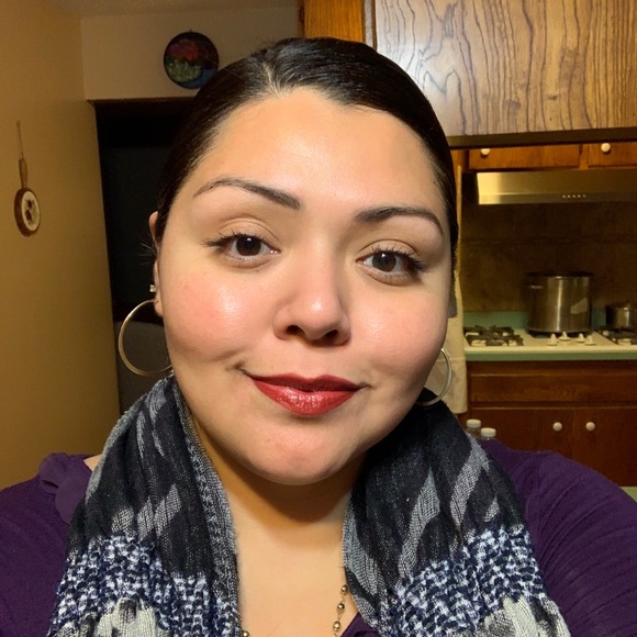 Profile Picture of Juanita Barron (@juanita_barron) on Poshmark