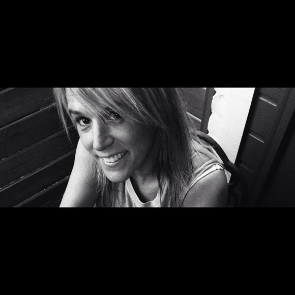 Profile Picture of Jennifer Geffen (@hensberri) on Poshmark