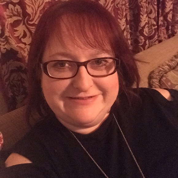 Profile Picture of Stephanie Papallo (@s_papallo) on Poshmark