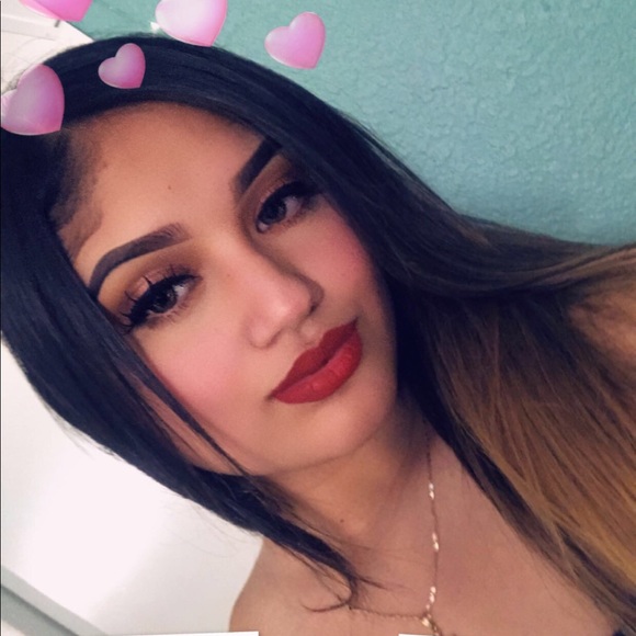 Profile Picture of Adamary Godinez (@aadamaryy01) on Poshmark