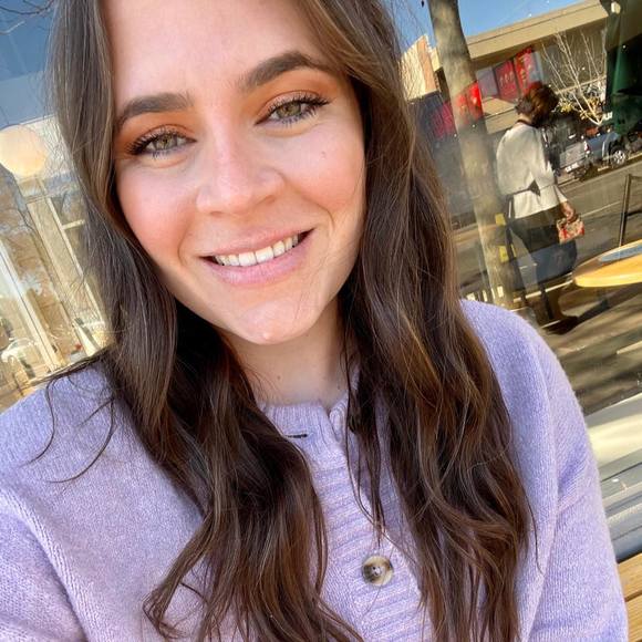 Profile Picture of Ellen Engilis (@eengilis25) on Poshmark