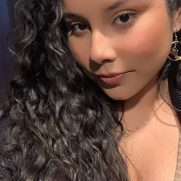 Meliza Etwaroo - Poshmark Profile Picture of Meliza Etwaroo (@melizaetwaroo) on Poshmark