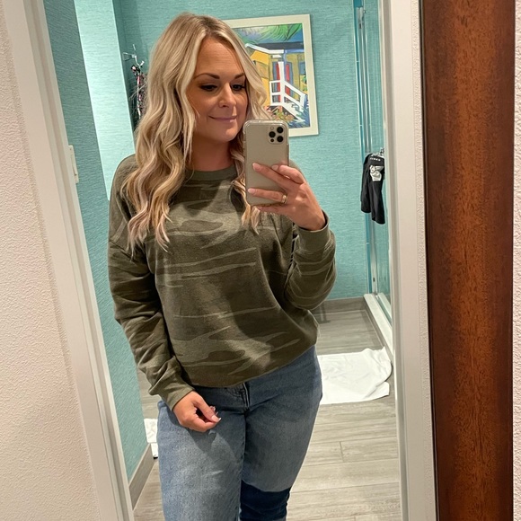 Profile Picture of Dina Knevals (@dinaknevals) on Poshmark