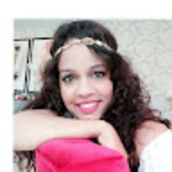 Profile Picture of Nazeema's lifestyle Gafur (@gafurnazeema74) on Poshmark