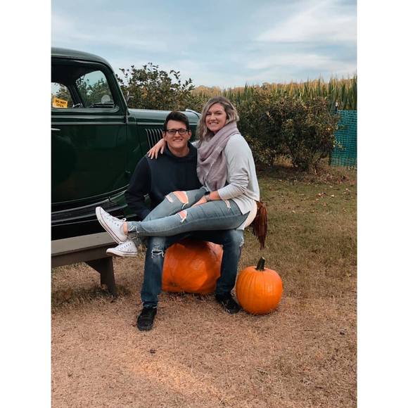Profile Picture of Hunter Schmidt (@huntersch122) on Poshmark