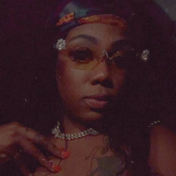 Profile Picture of Bianca Ball (@tashastpatrick) on Poshmark