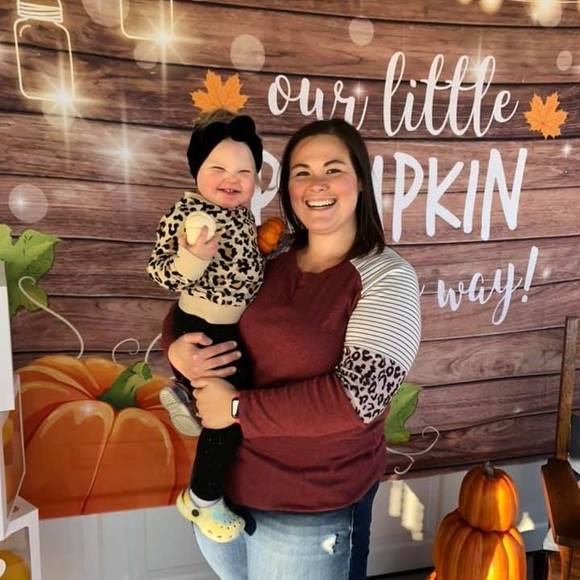 Profile Picture of Hilliary Juncker (@sheothilla) on Poshmark