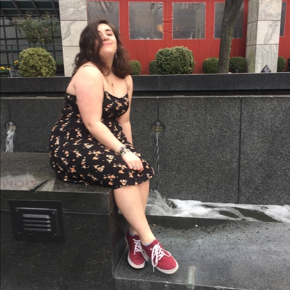 Profile Picture of Samantha Assael (@samanthaassael) on Poshmark