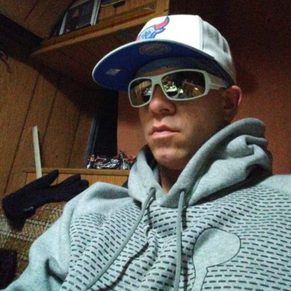 Profile Picture of David Eddy (@david_eddy3) on Poshmark