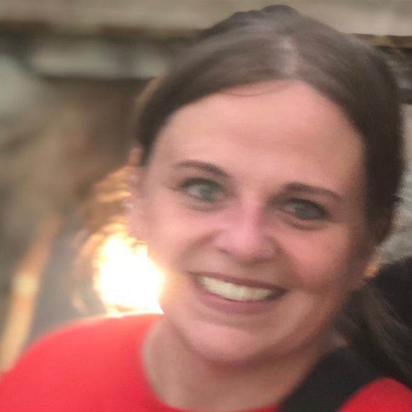 Profile Picture of Jessica Thielemann (@jessthielemann) on Poshmark