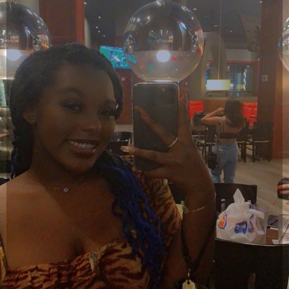 Ziena Quashie - Poshmark Profile Picture of Ziena Quashie (@zienaq1) on Poshmark