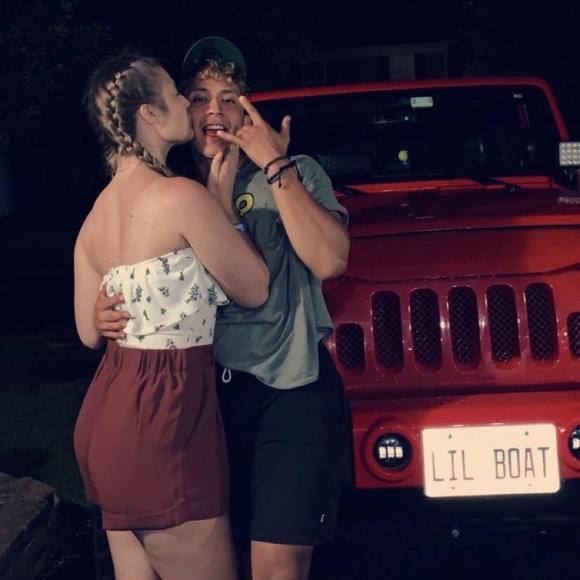 Profile Picture of Devan Oram (@devan_oram) on Poshmark