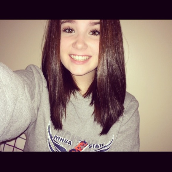 Profile Picture of Hailey Wallace (@haileyw754) on Poshmark