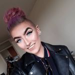 Profile Picture of Stephanie Alice Devine (@pinkhairedchick) on Instagram