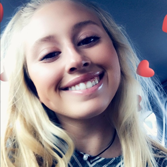 Profile Picture of Ellice Richman (@ellice_nicolle) on Poshmark