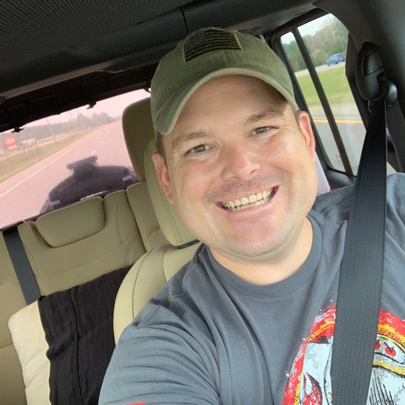 Profile Picture of Robert Dowling (@robert_dowling) on Poshmark