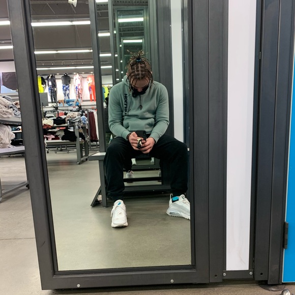 Profile Picture of Vincent Borruso (@borrusovinny) on Poshmark