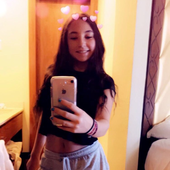 Alyssa Chaskin - Poshmark Profile Picture of Alyssa Chaskin (@alyssachaskin) on Poshmark