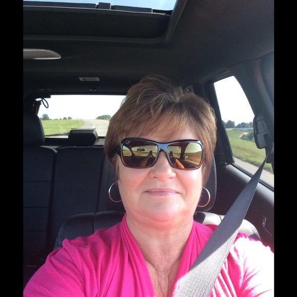 Profile Picture of T Dupuy (@tdupuy) on Poshmark