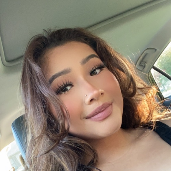 Profile Picture of Dayanna Hernandez (@dayh12) on Poshmark