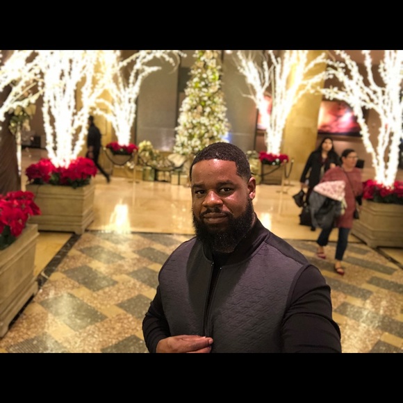 Profile Picture of Antonio Mitchell (@76tonio) on Poshmark