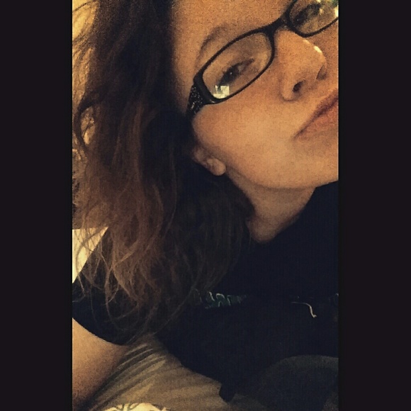 Profile Picture of Victoria Pangle (@v_rp99) on Poshmark