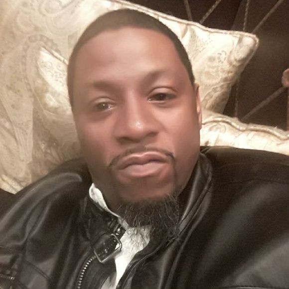 Profile Picture of Curtis Wallace (@cwallace0210) on Poshmark