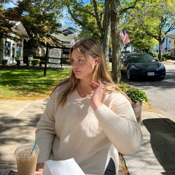 Profile Picture of Leah Wohlford (@wohlfordl) on Poshmark