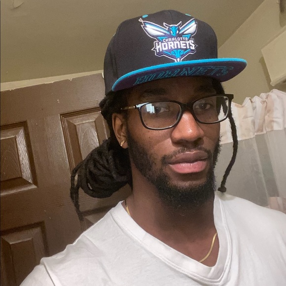 Profile Picture of Carlos Ford (@los477) on Poshmark