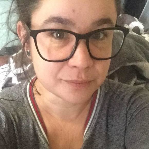 Profile Picture of Danielle Arsenault (@daniellearsenau) on Poshmark