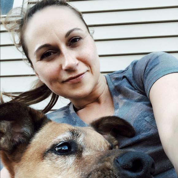 Profile Picture of Angela Grzesiak (@agrzesiak) on Poshmark