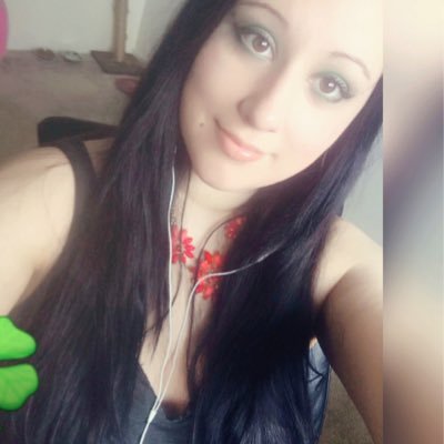 Profile Picture of Lillian Lorenzo (@ALonelyMailBox9) on Twitter